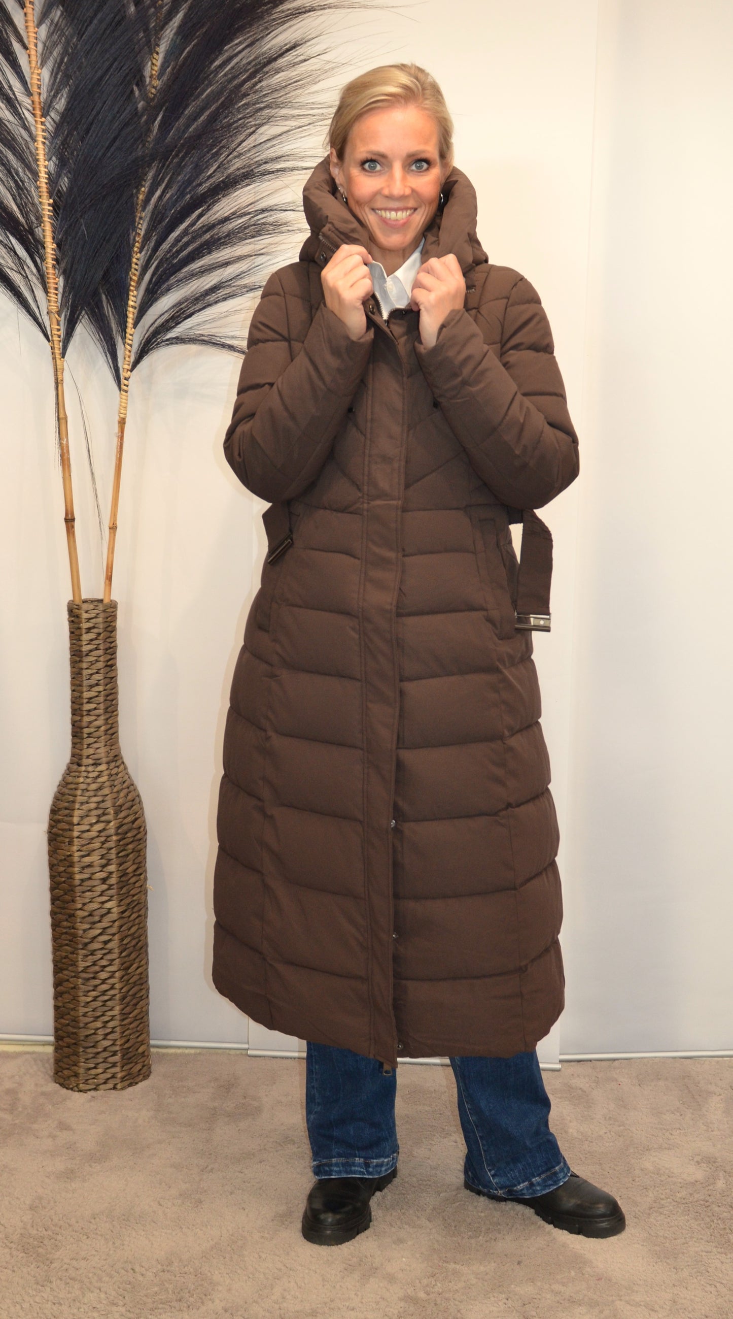 Winter Mantel " Abby"